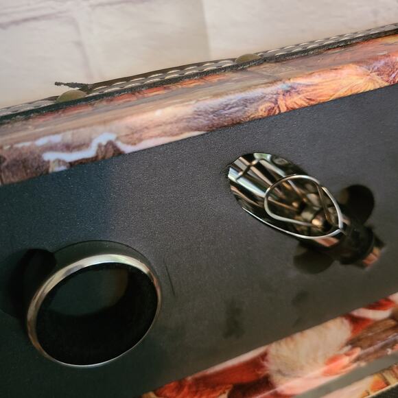 Santa Clause Sleigh Faux Leather Wine Bottle Gift Box Corkscrew and Accessories - Picture 7 of 10